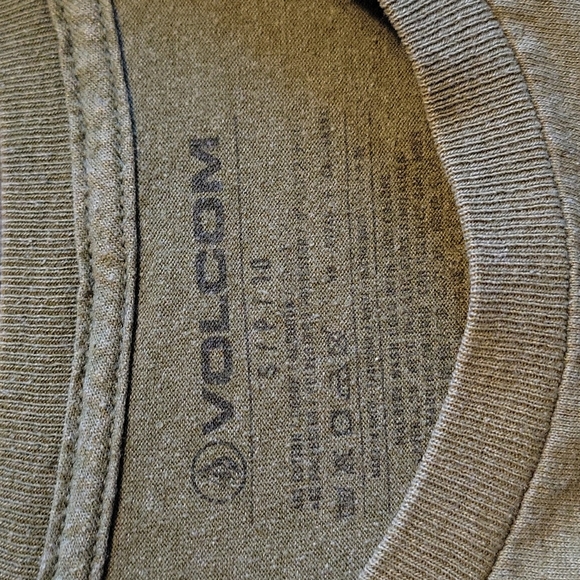 Volcom t-shirt and univibe t-shirt - Picture 4 of 6